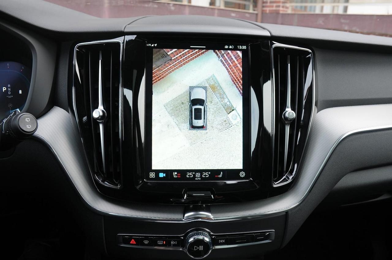 Volvo XC 60 XC60 B4 (d) AWD automatico Plus Dark