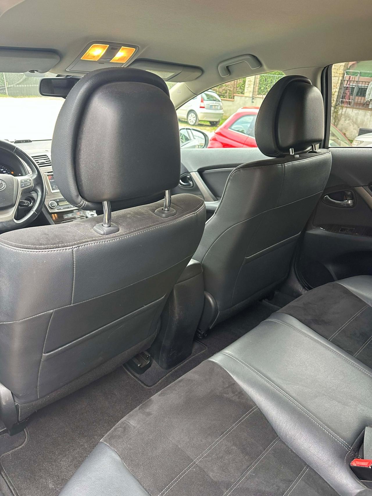 Toyota AVENSIS STYLE UNICOPR KMCERT GARAN