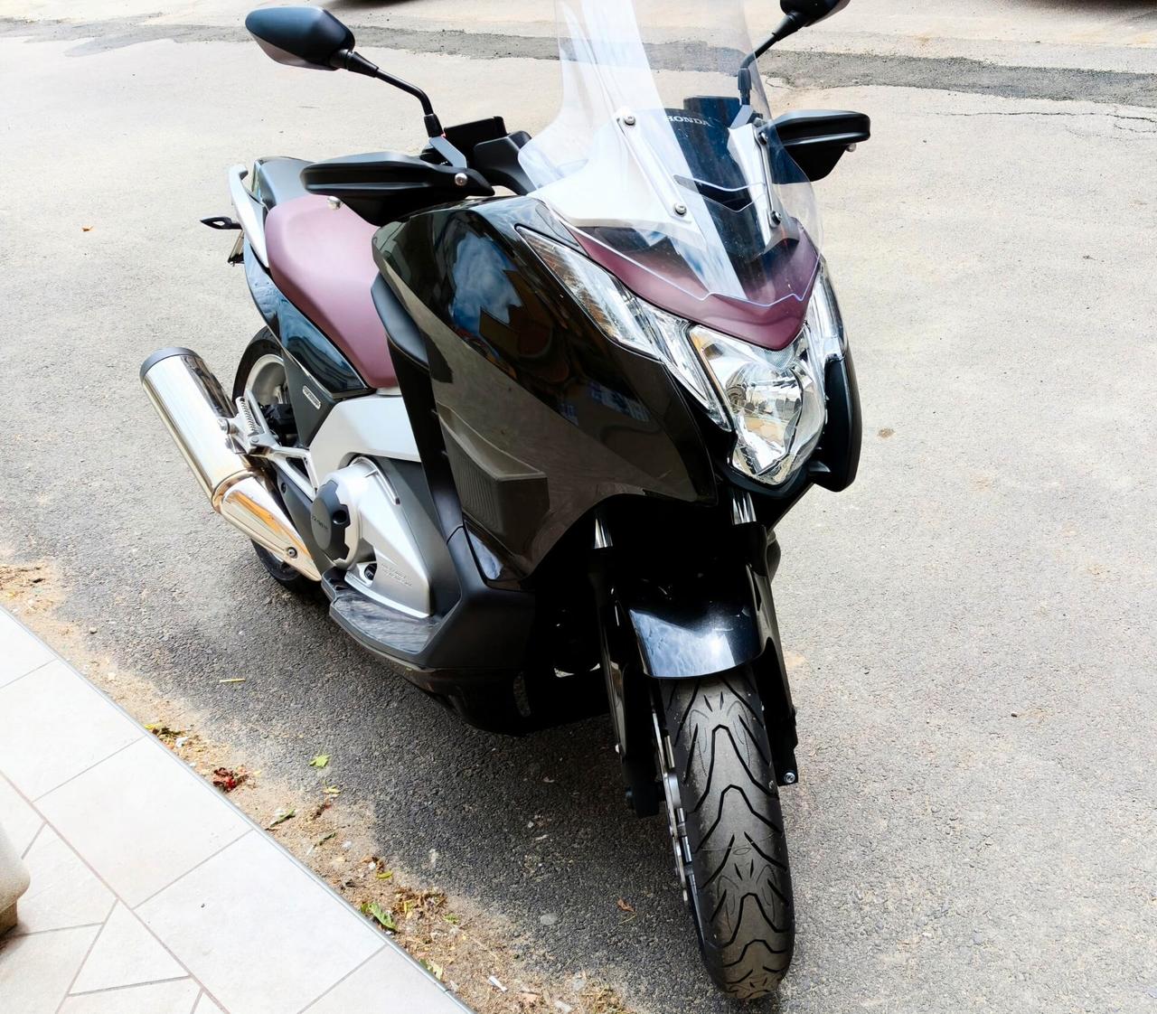 Honda Integra - 9000 KM.