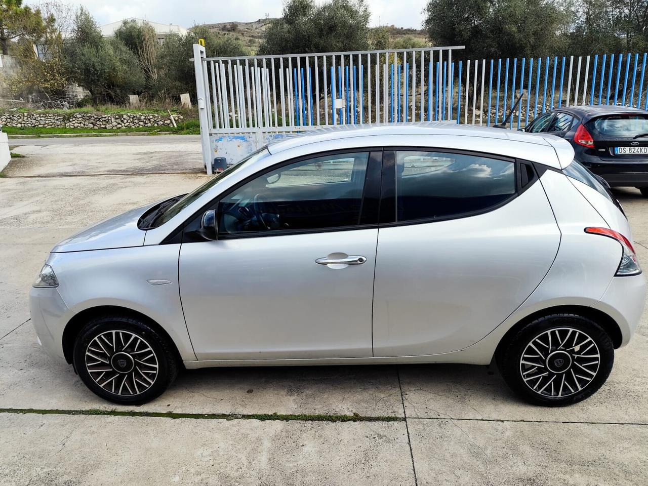 Lancia Ypsilon 1.2 69 CV 5 porte S&S Gold