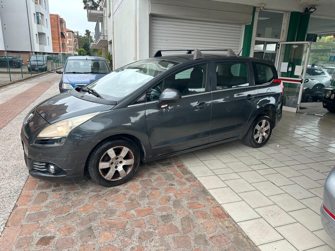 Peugeot 5008 1.6 HDi 110CV (12 RATE)