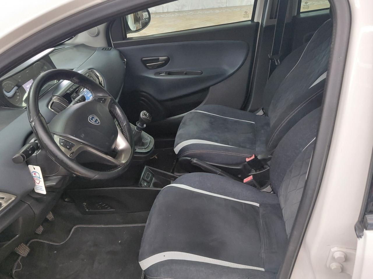 Lancia Ypsilon 1.2 69 CV 5 porte Mya soli 96000 km