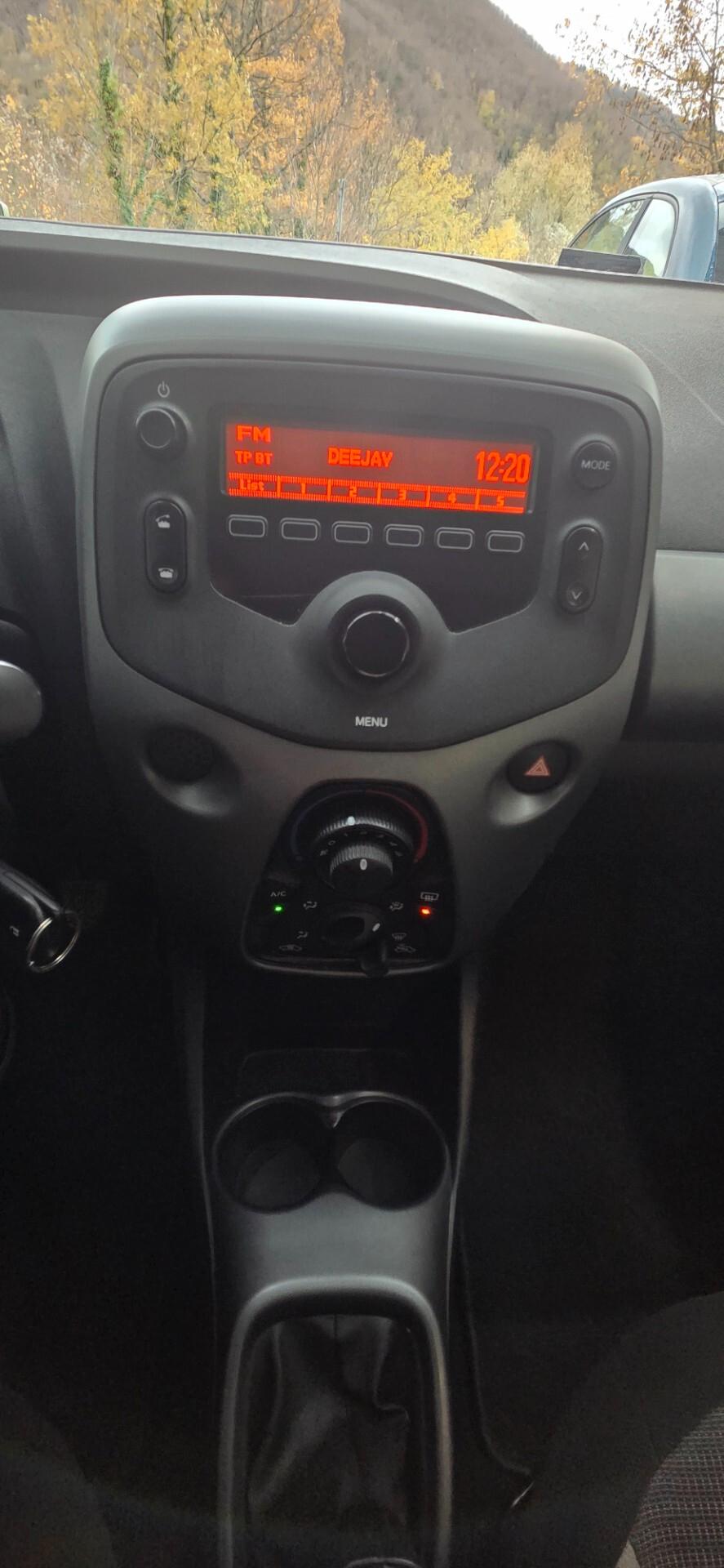 Toyota Aygo Connect 1.0 VVT-i 72 CV 5 porte x-clusiv