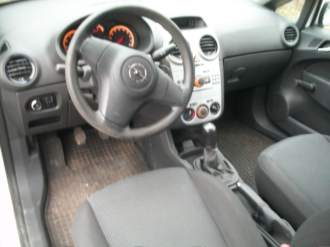 Opel Corsa 1.2 3 porte One SI NEOPATENTATI GARANZIA UN ANNO EURO 05 HP 86 KW 63 KM 144200