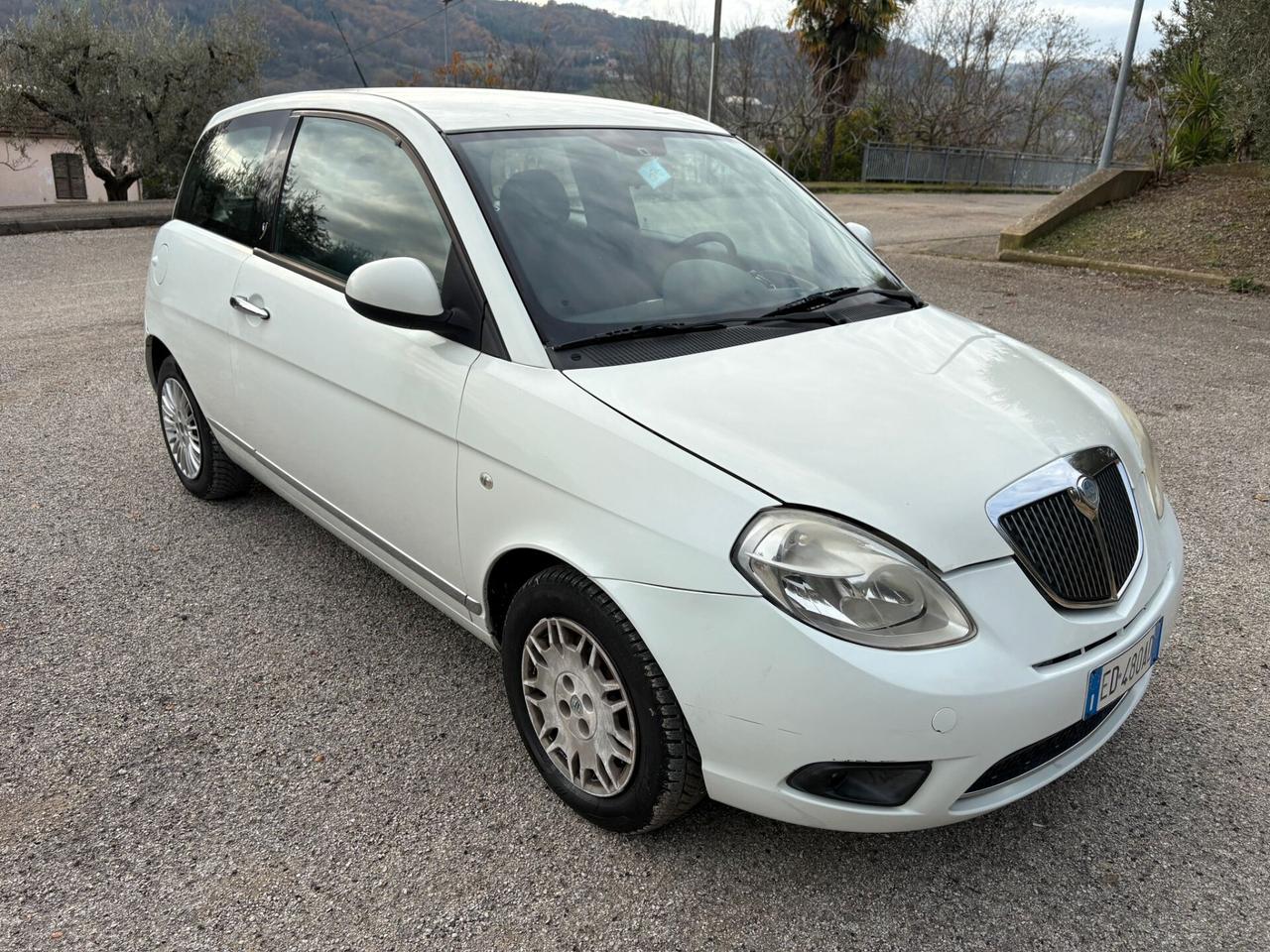 LANCIA Ypsilon1.3 MJT 75Cv Platino - 10-2010