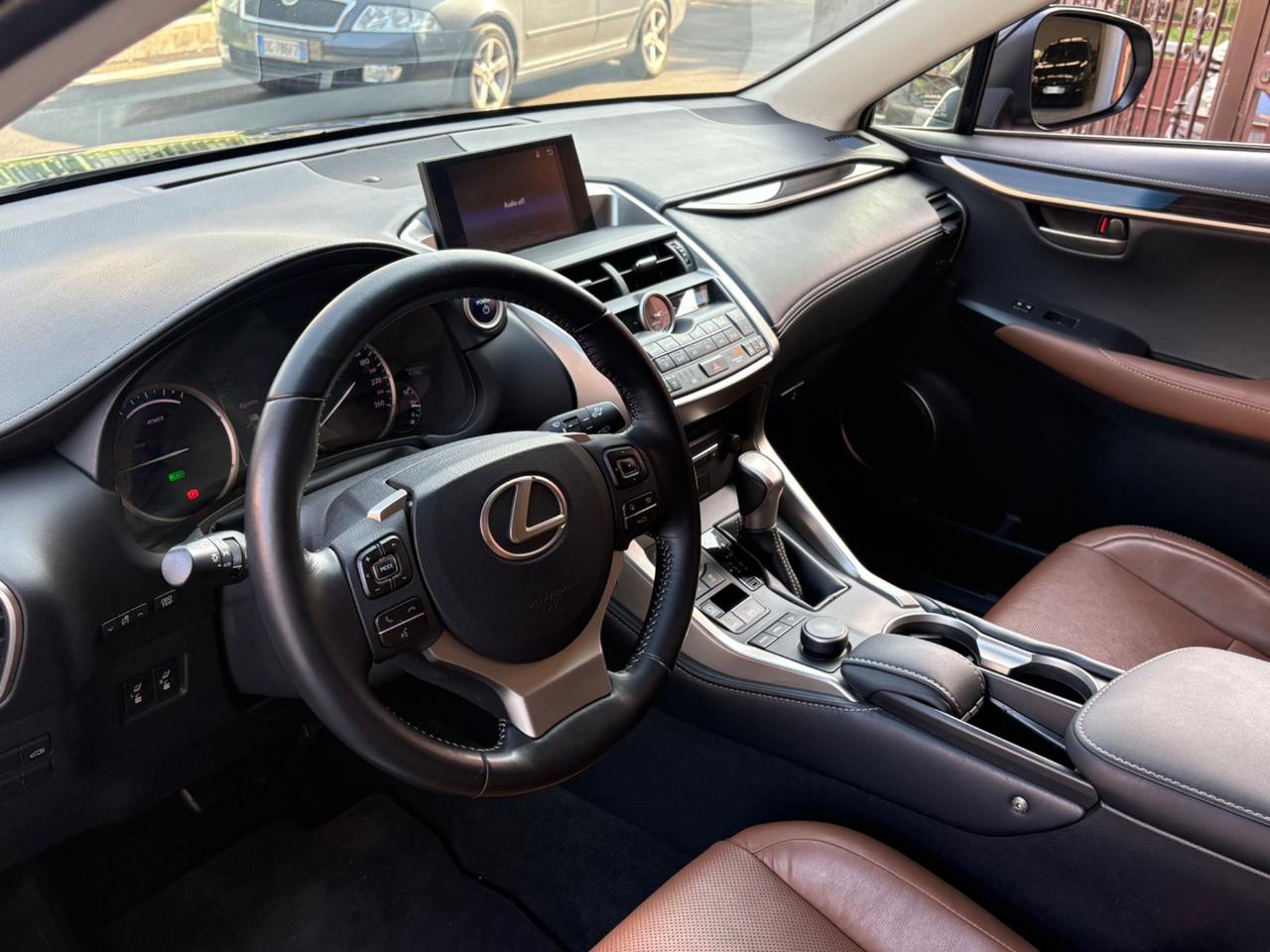 Lexus NX 300h Hybrid 4WD Luxury FULL OPTIONAL