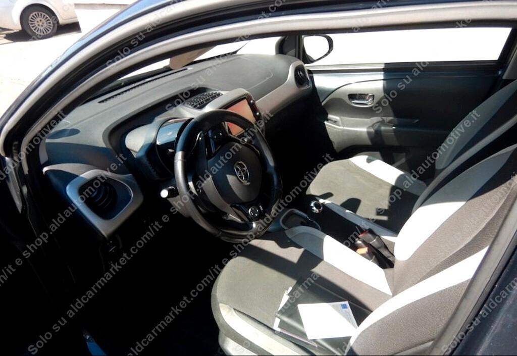 Toyota Aygo 1.0 VVT-i 69 CV 5 porte x-play TSS