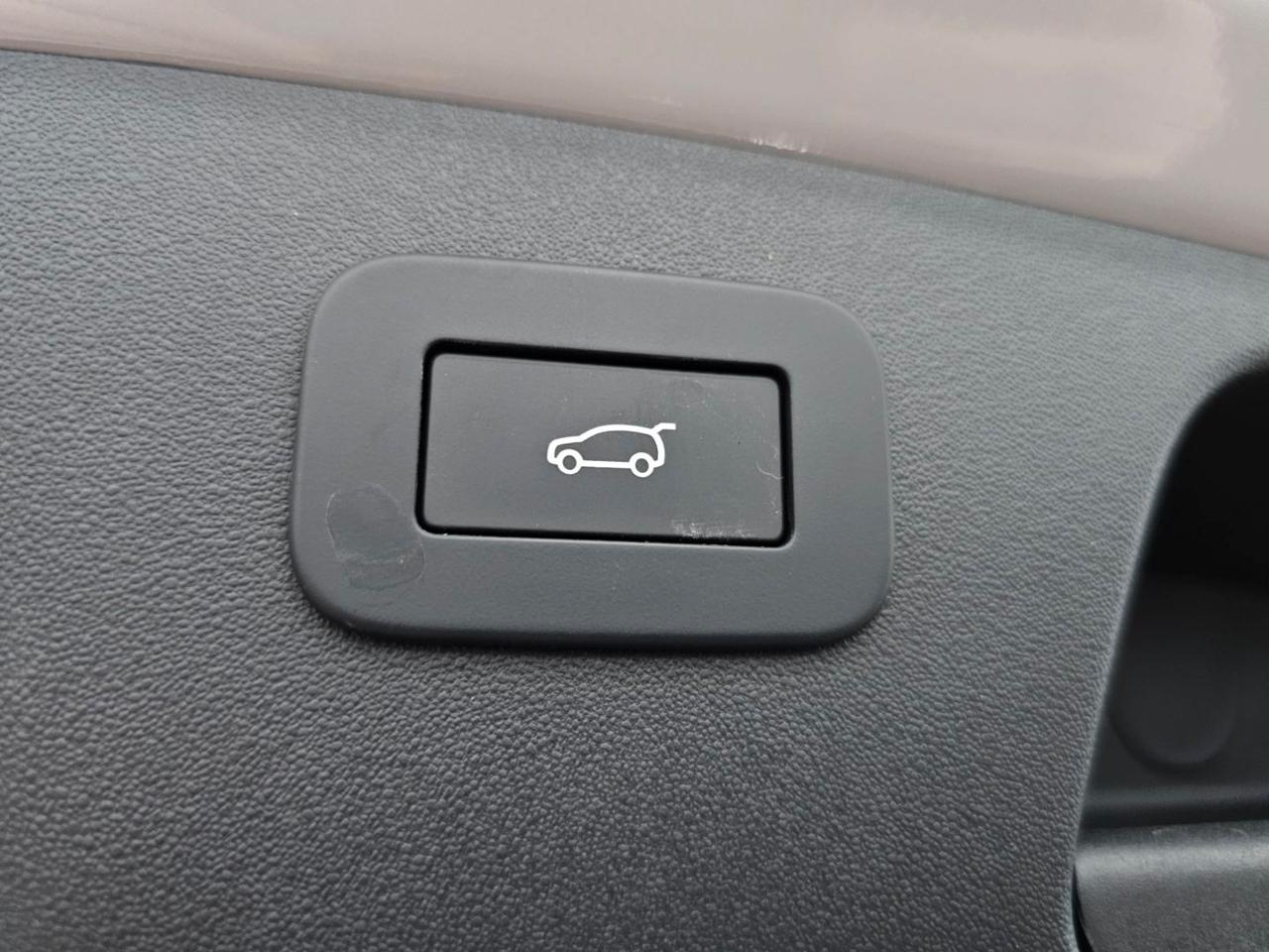 Jaguar E-Pace R-Dynamic SE Navi Camera Tetto C.20" LED BlackPack