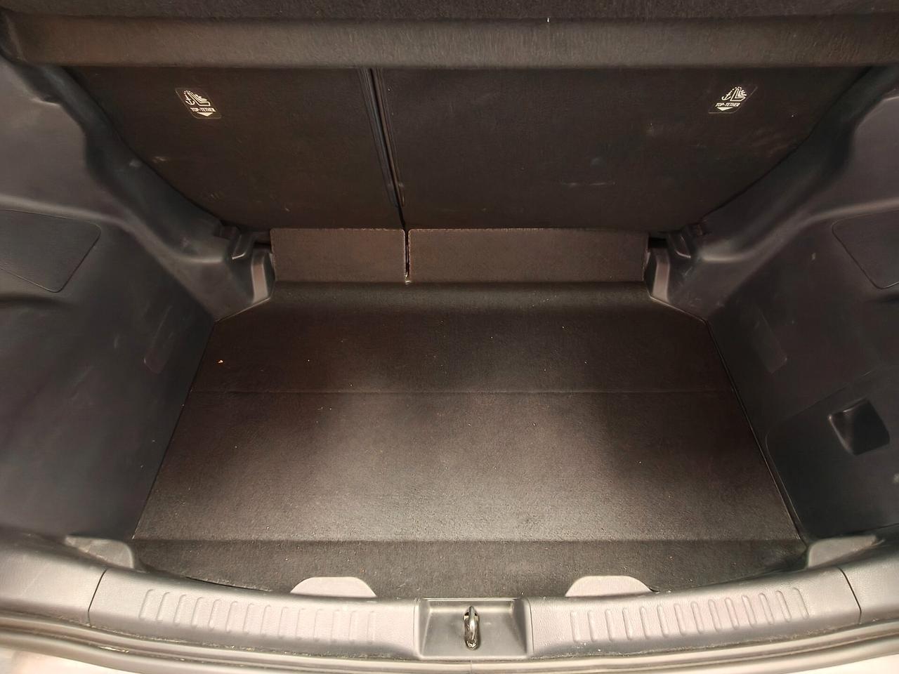 Mazda Mazda2 Hybrid 1.5 VVT e-CVT Full Electric Agile YARIS