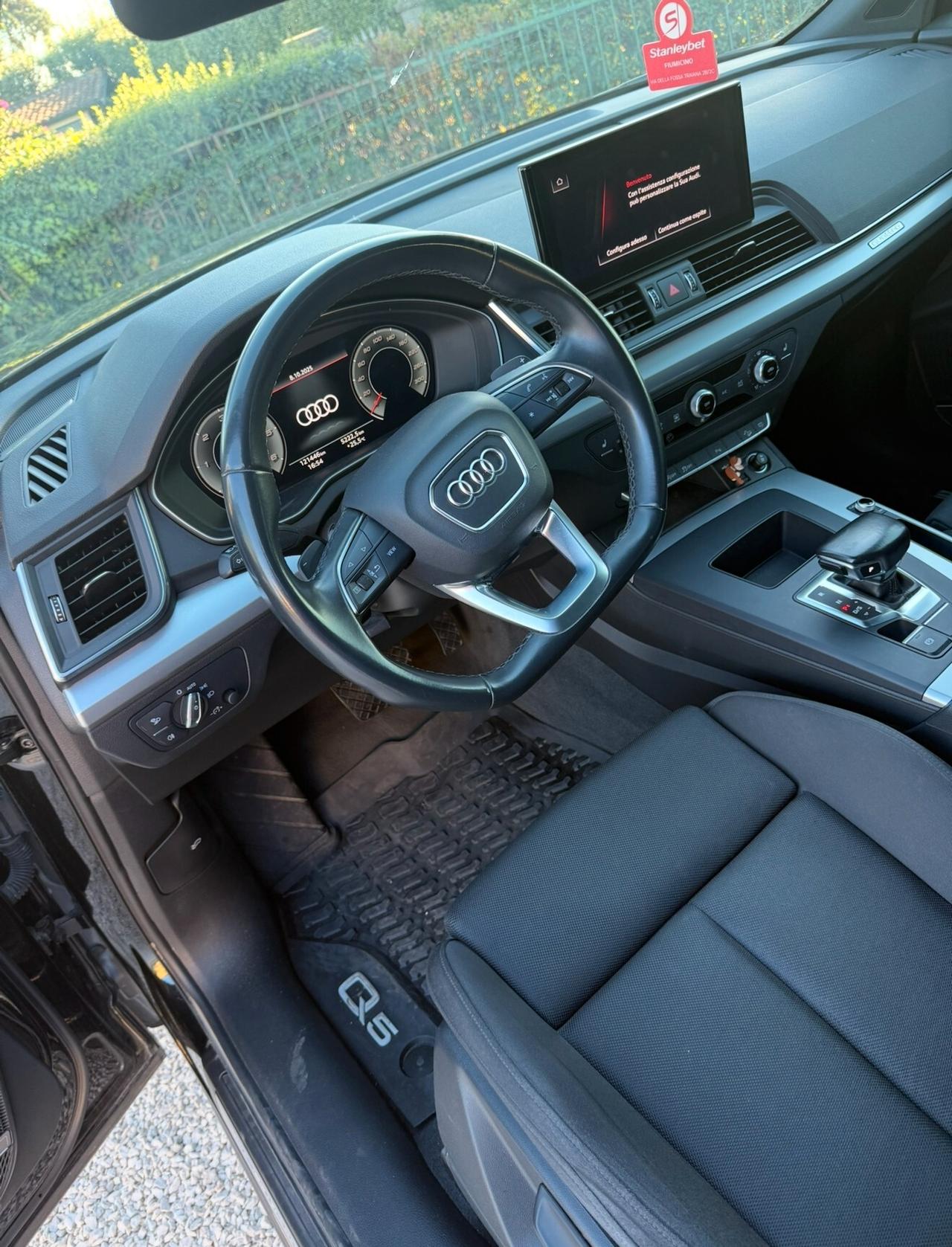 Audi Q5 40 TDI 204 CV quattro S tronic line Identity Black