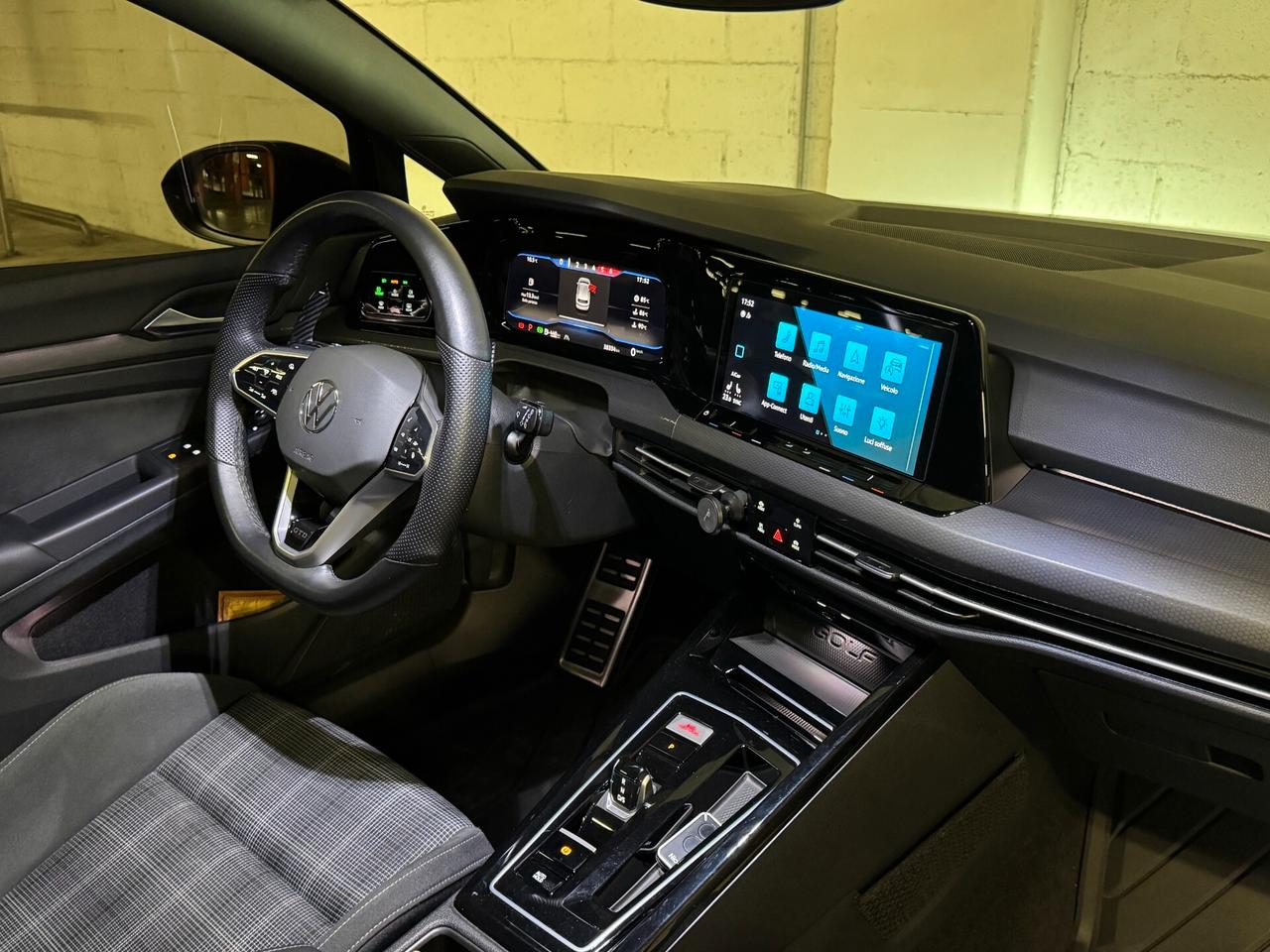 Volkswagen Golf VIII 2.0 tdi GTD 200cv dsg TETTO/MATRIX