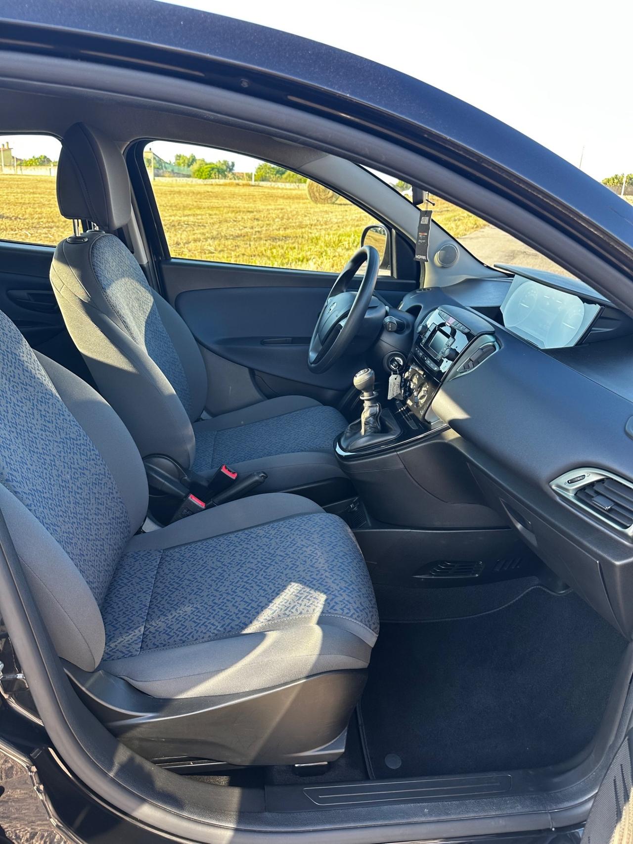 Lancia Ypsilon 1.0 FireFly 5 porte S&S Hybrid Oro