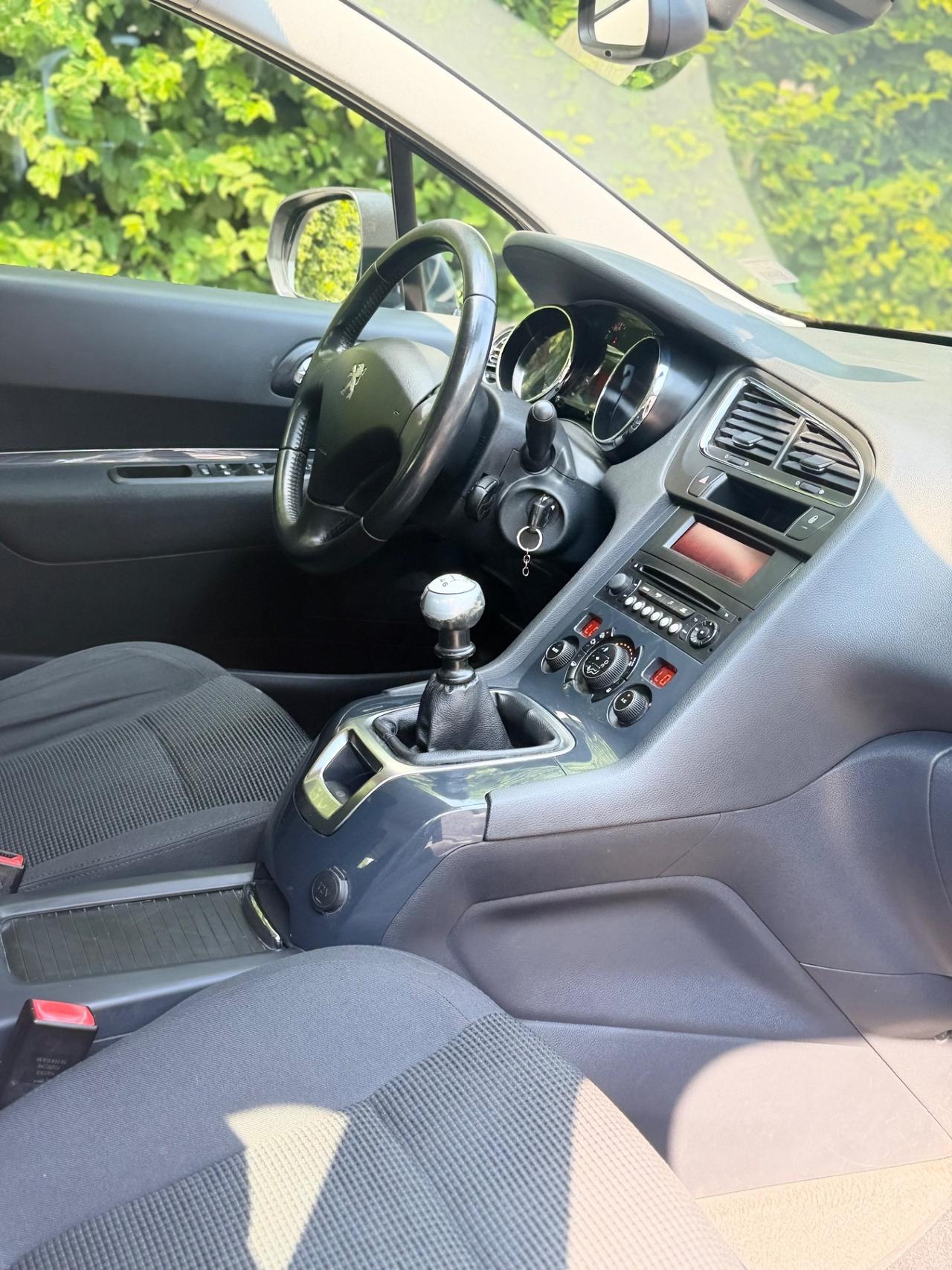 Peugeot 5008 1.6 HDI 115cv 7 POSTI
