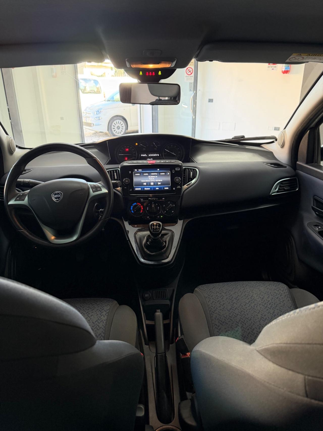 Lancia Ypsilon 1.0 Hibrid GPL