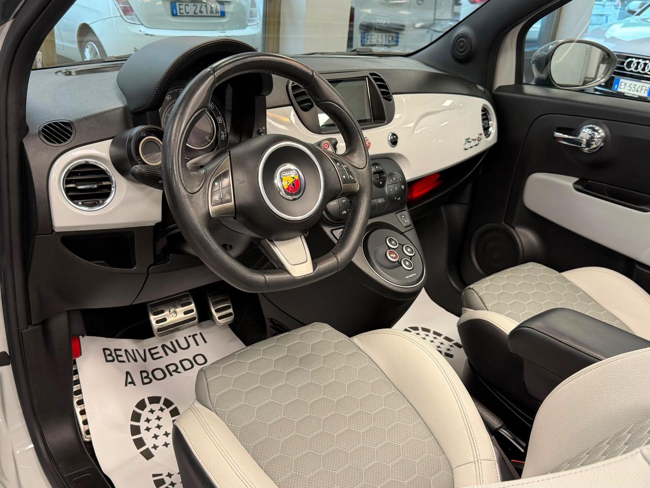Abarth 500C Esseesse Versione: 1.4 Turbo T-Jet MTA Bicolore