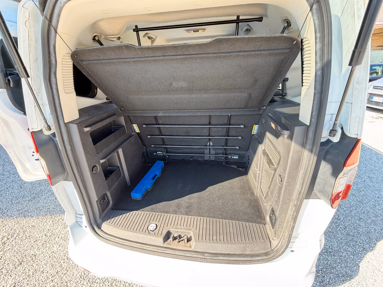 Ford Tourneo Courier 1.5 TDCI 95 cv 136.705 km unico proprietario autocarro