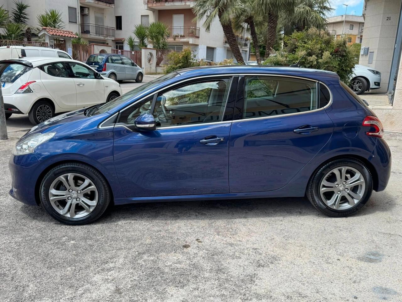 PEUGEOT 208 1.4 HDI 68 CV. ALLURE NAVI CERCHI