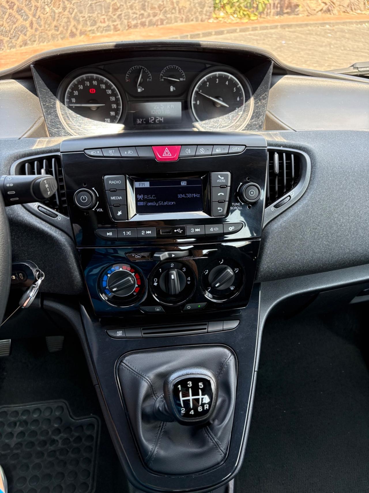 Lancia Ypsilon 1.0 FireFly 5 porte S&S Hybrid Gold