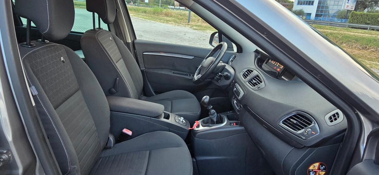 Renault Scenic Scénic XMod dCi 110 CV EDC Limited