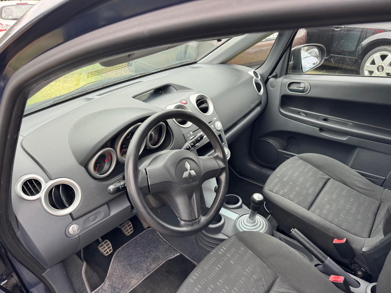Mitsubishi Colt 1.1 12V 3p. Neoplasie