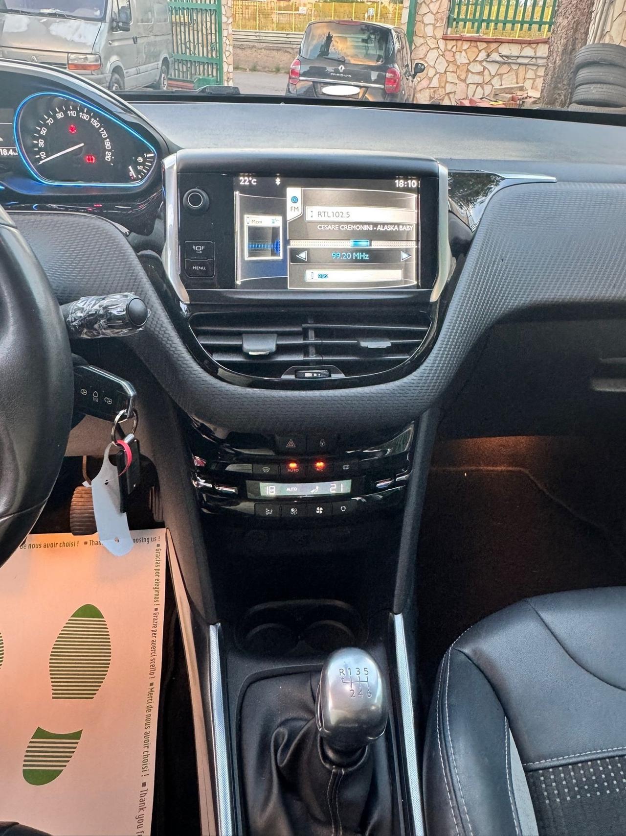 Peugeot 2008 1.6 e-HDi 115 CV Stop&Start Féline