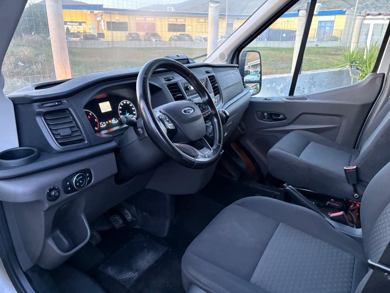 Ford transit 9 posti trasporto disabili