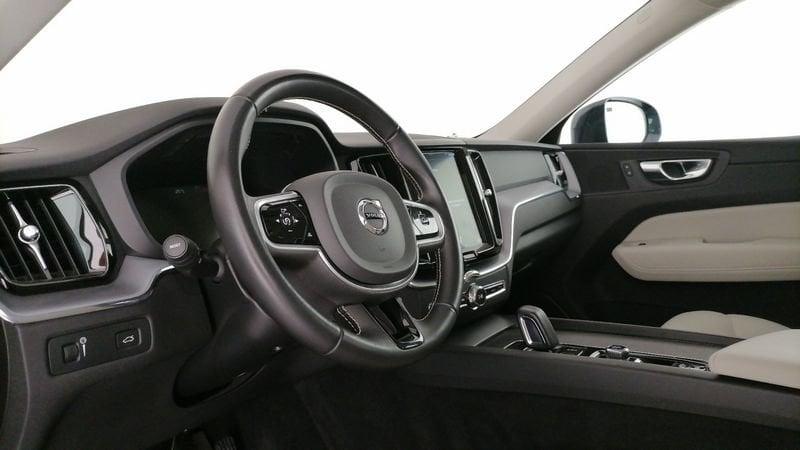 Volvo XC60 2.0 b5 Momentum Pro awd auto