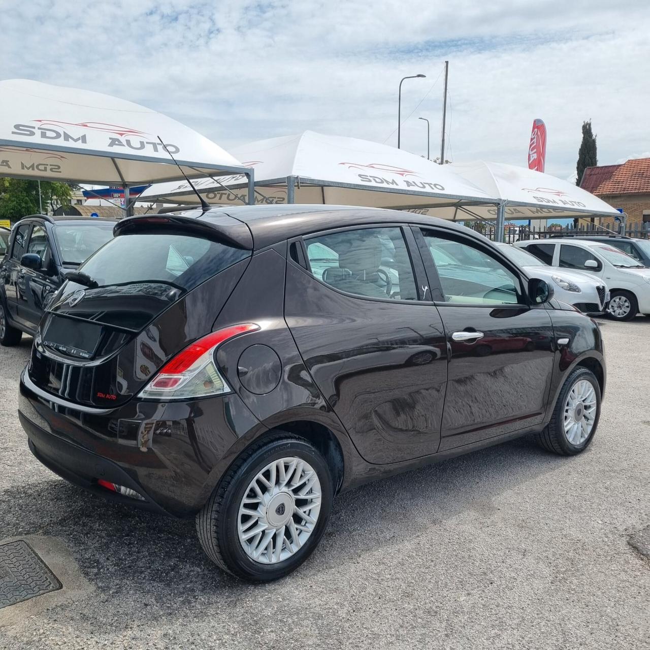 Lancia Ypsilon 1.2 69 CV Unyca