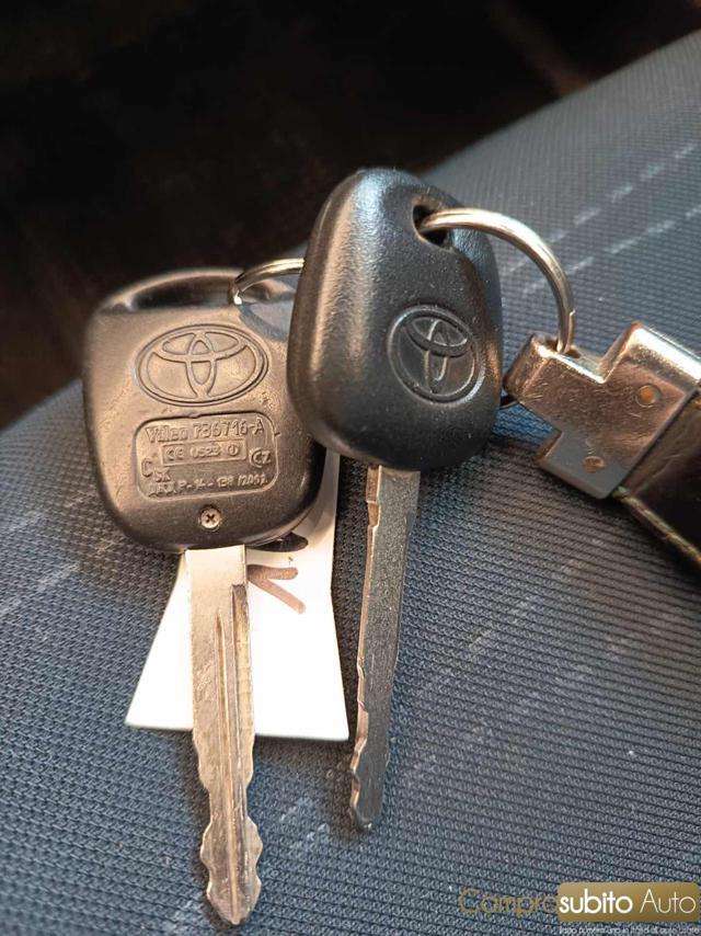 TOYOTA Yaris 1.0 5 porte