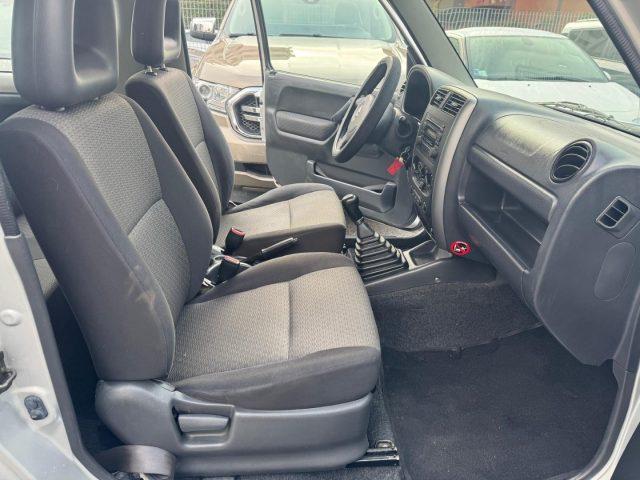 SUZUKI Jimny 1.3i 16V cat 4WD JLX