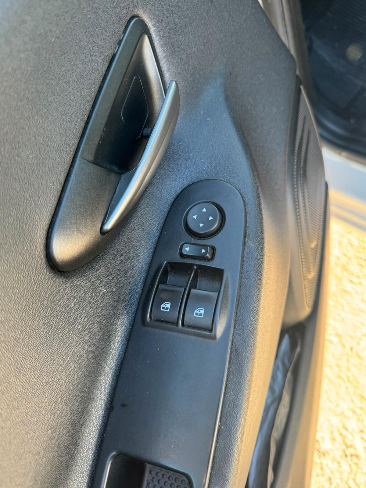 Lancia Ypsilon 1.3 MJT 16V 95 CV 5 porte S&S S Momodesign