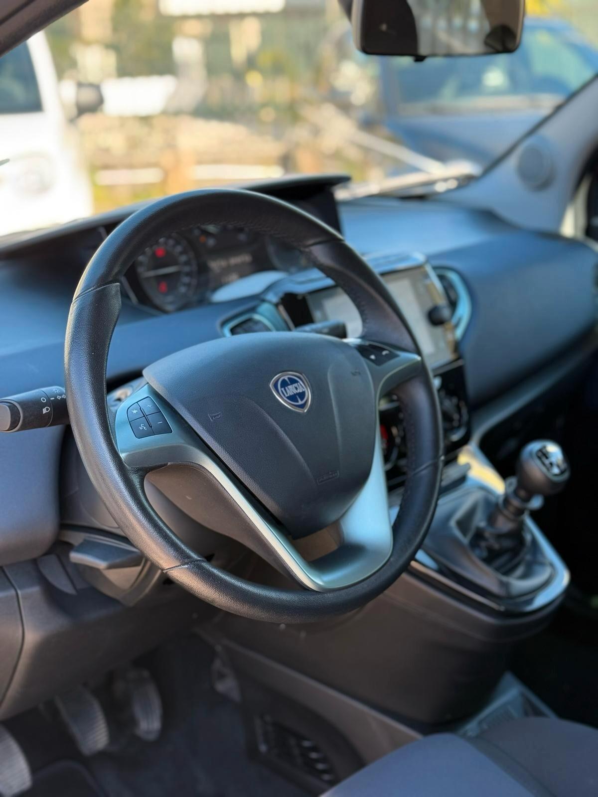Lancia Ypsilon 1.0 FireFly 5 porte S&S Hybrid Gold Plus