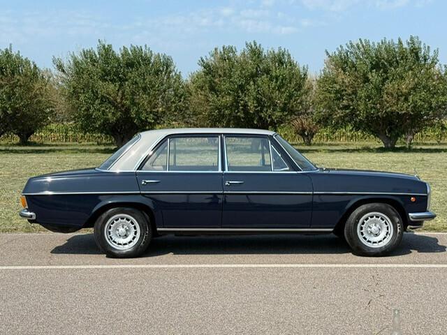 Mercedes 200/8 W115 '68 Prima Serie