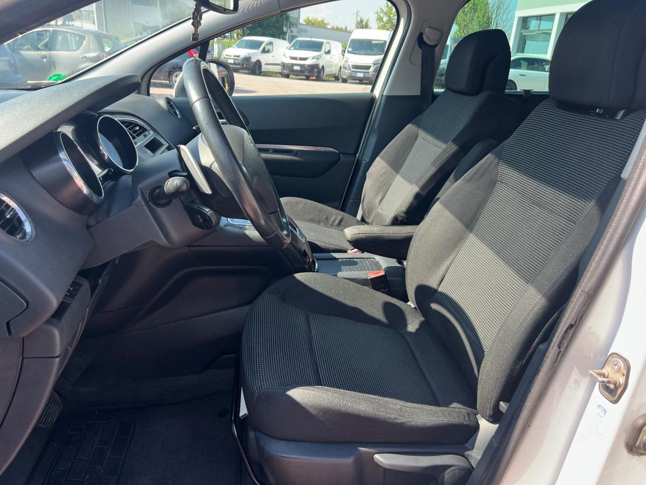 Peugeot 5008 1.6 e-HDi 112CV Stop&Start cambio robotizzato Active