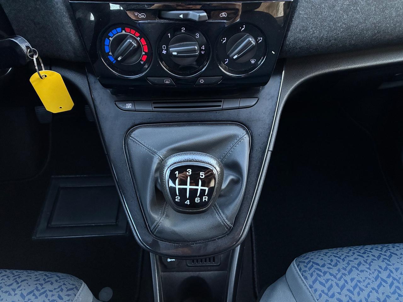 Lancia Ypsilon 1.0 FireFly S&S Hybrid Ecochic Silver