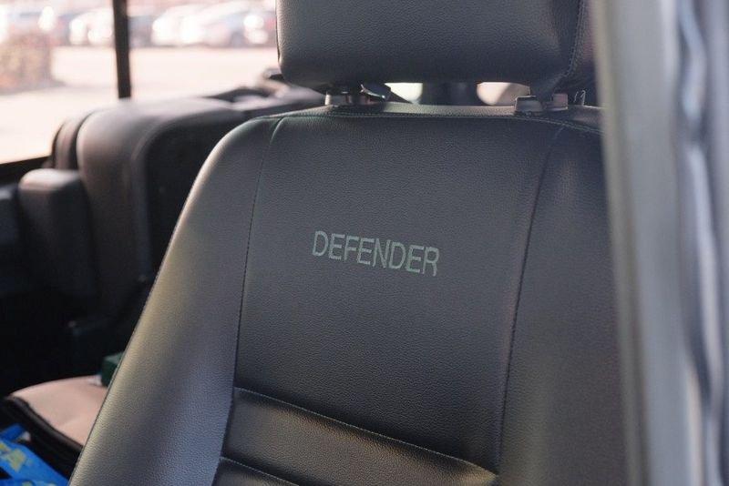Land Rover Defender 90 2.4 TD4 Station Wagon S