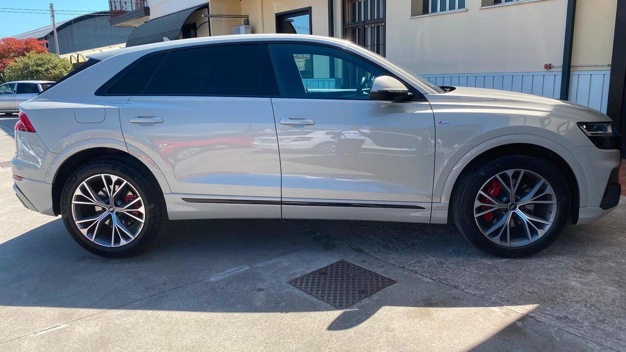 Audi Q8 55 TFSI e quattro tiptronic Sport S-Line