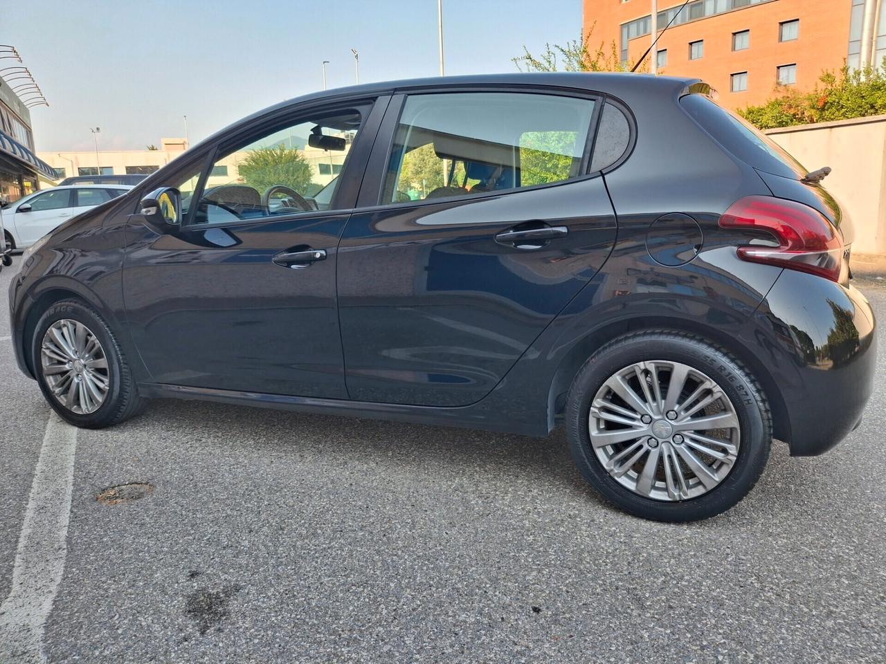 Peugeot 208 PureTech 82cv.-EURO 6-NEOPATENTATI-