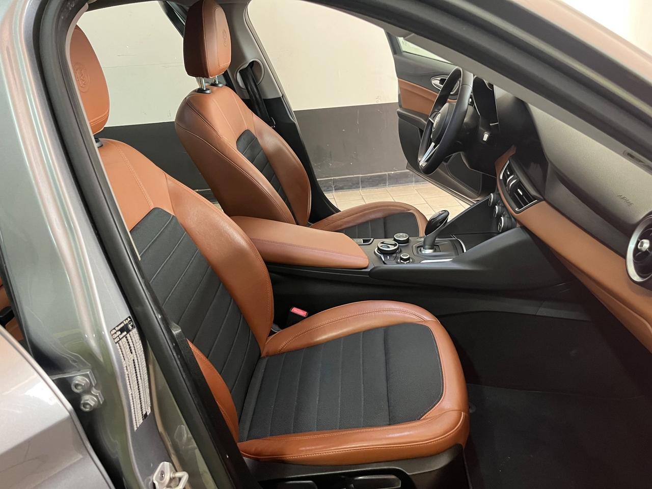 Alfa Romeo Giulia 2.2 180 CV AT8 Business Sport Launch Ed.