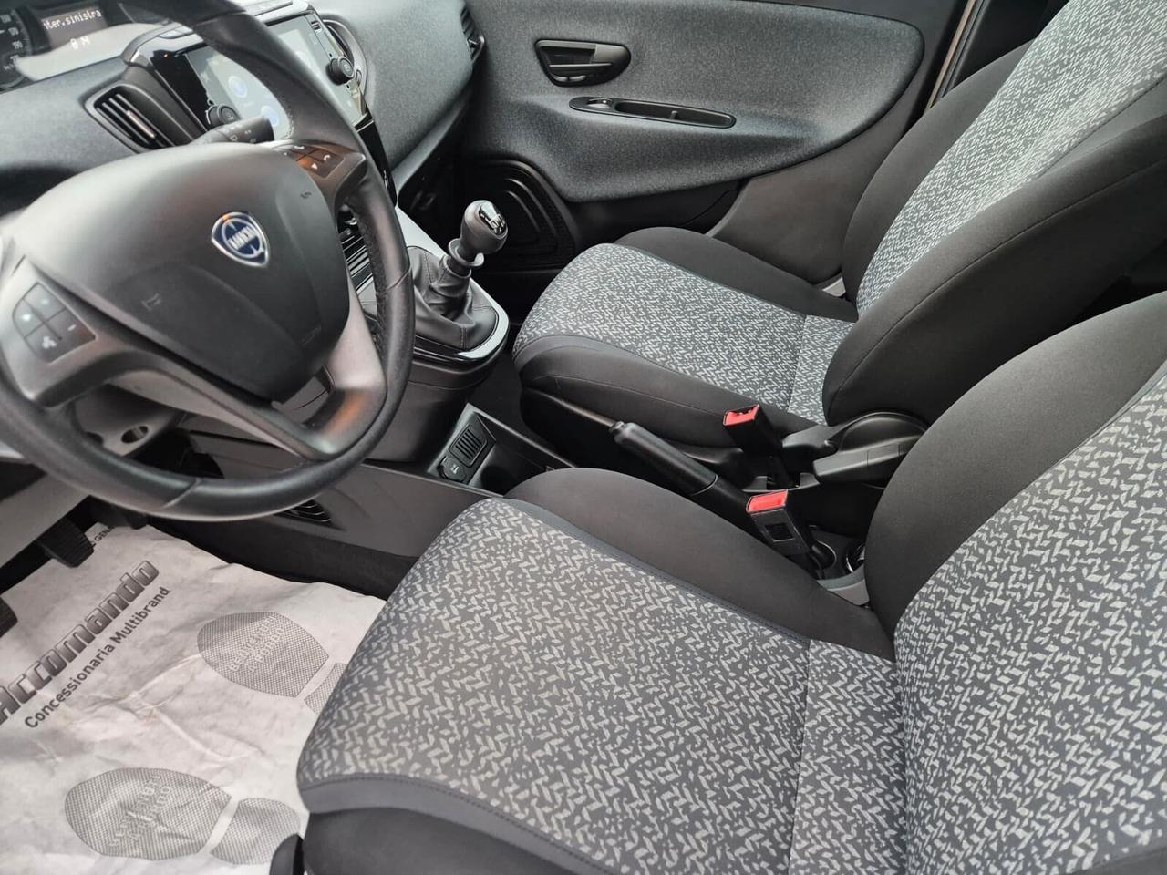 Lancia Ypsilon Silver 1.0 70CV Hybrid