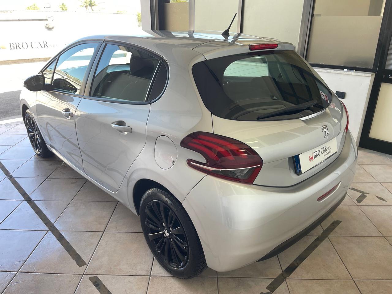 Peugeot 208 PureTech 82 5p. GPL Allure