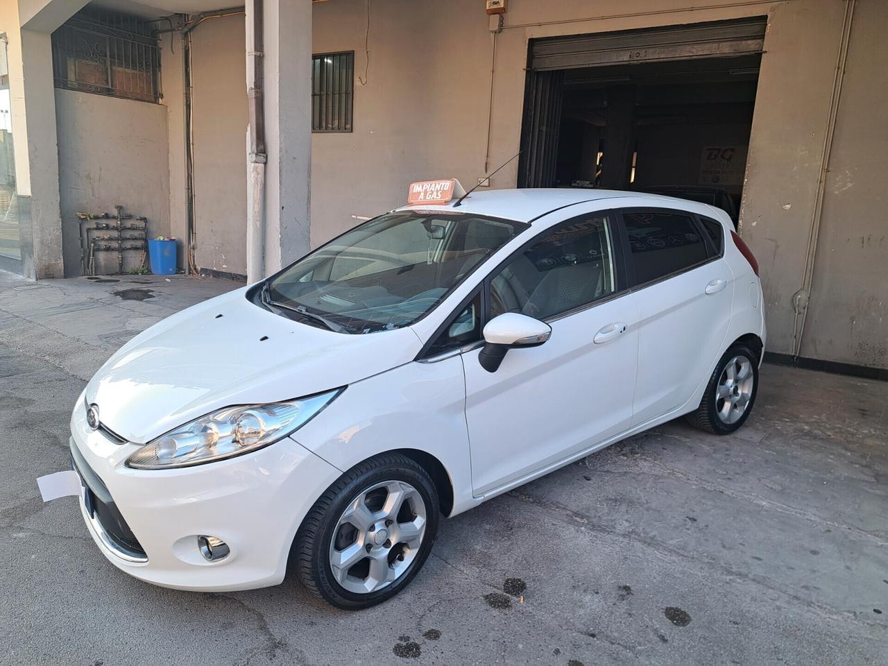 Ford Fiesta 1.4 GPL Titanium 2010 unico prop