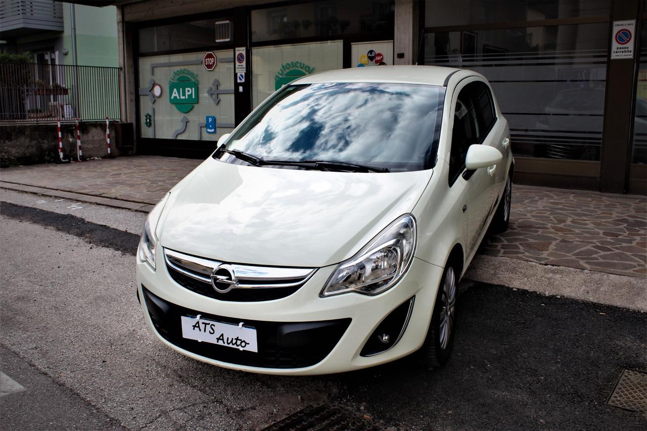 Opel Corsa 1.2 5 porte Cosmo Neopatentati