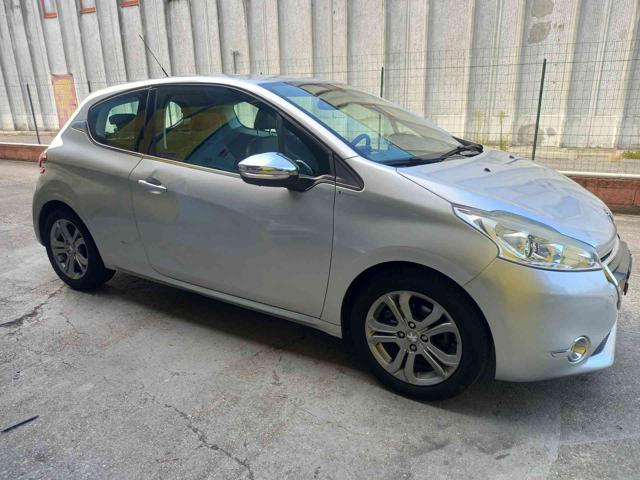 PEUGEOT 208 serie 1.2 VTi 82 CV 3 porte Allure neopatentati