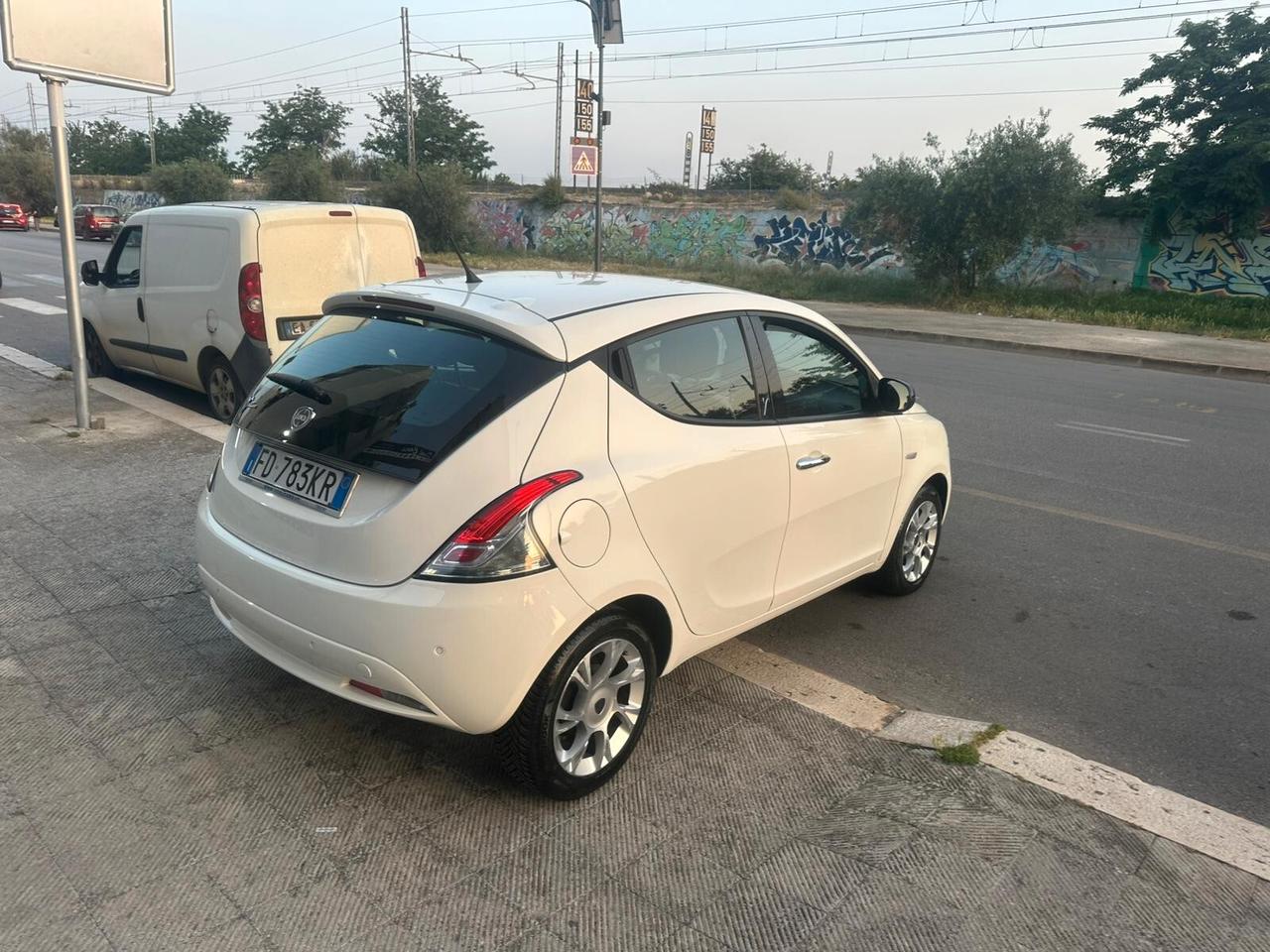 Lancia Ypsilon 1.2 69 CV 5 porte Platinum