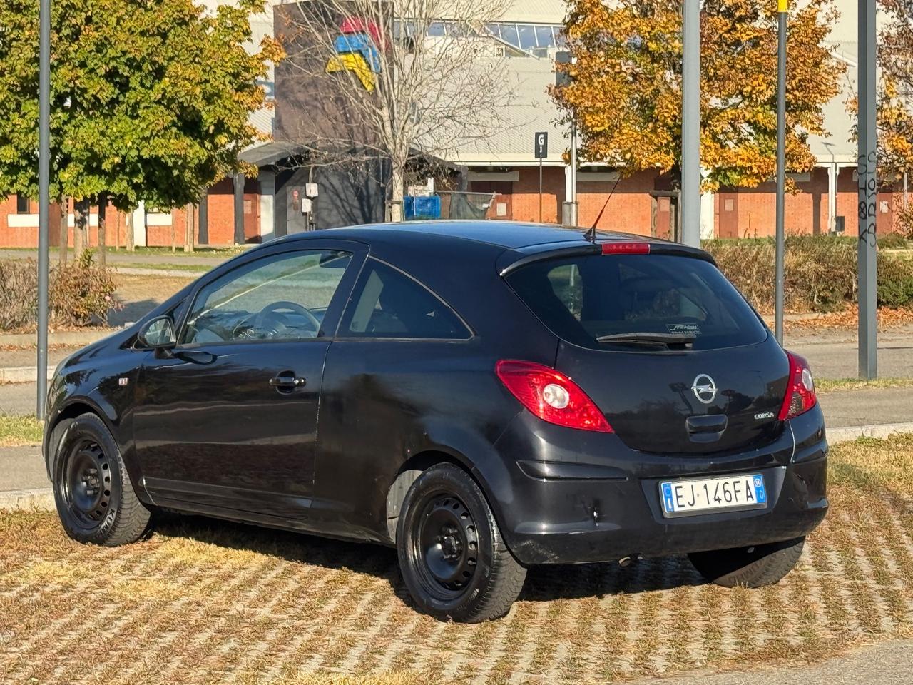Opel Corsa 1.2 3 porte b-color