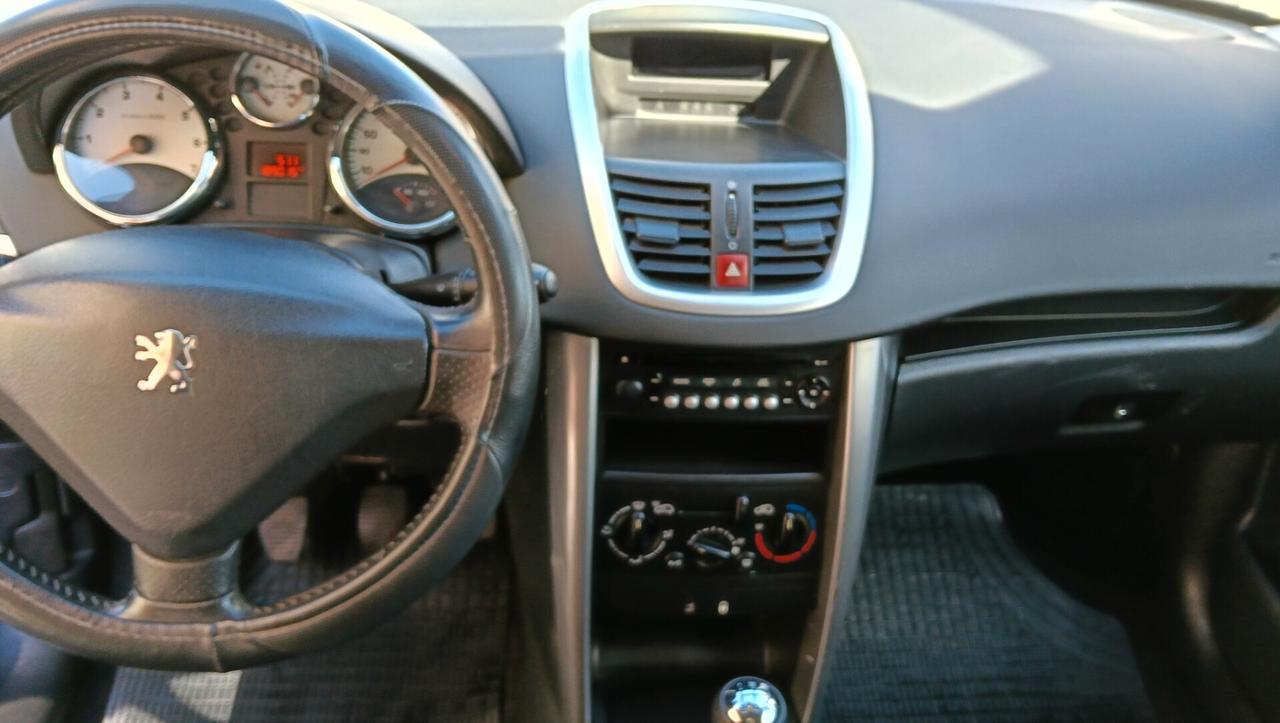 PEUGEOT 207 1.4 BENZ-2007