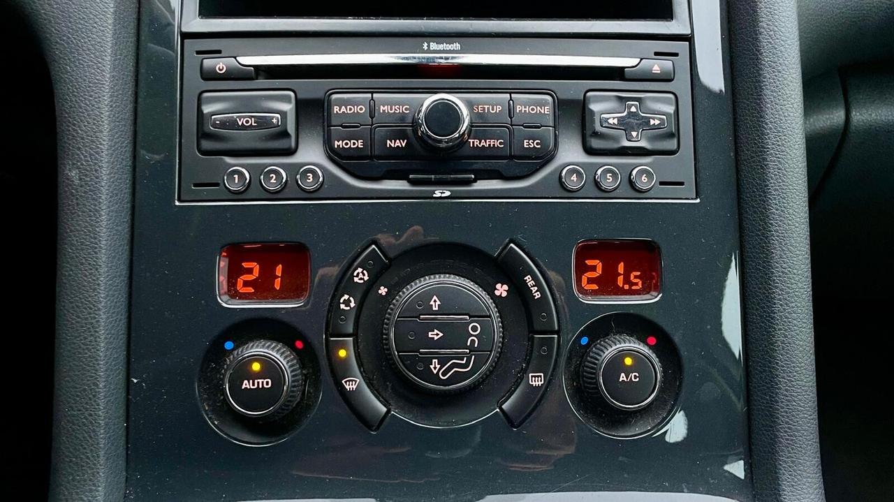 Peugeot 5008 2.0 HDi 150CV Allure N1