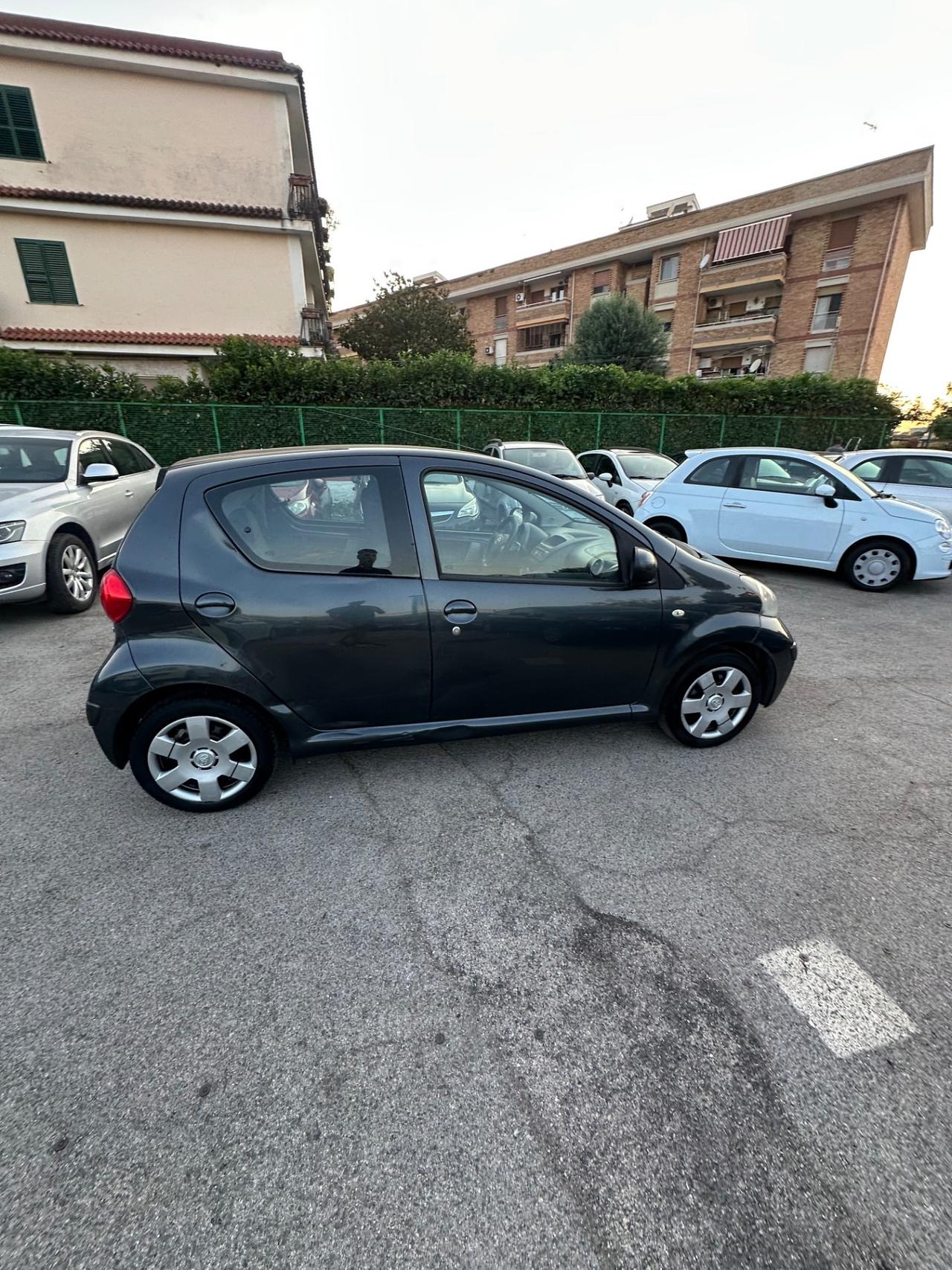 Toyota Aygo 1.0 12V VVT-i 5 porte Sol