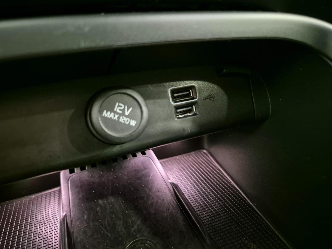 Volvo XC40 2.0 d3 R-design geartronic - UNIPROPRIETARIO - ACC/Lim - Cam